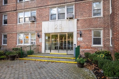 Bright Two Bedroom conveniently located in Spuyten Duyvil - photo 1