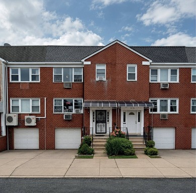 This Beautiful home is in such a fantastic spot! In the Heart of - photo 1