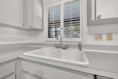 Lovingly maintained by the same owner for over 30 years, this - photo 11
