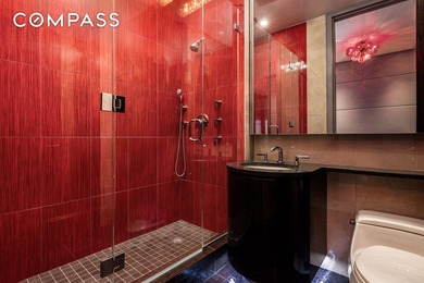 This distinguished penthouse residence offers approximately 5 - photo 12