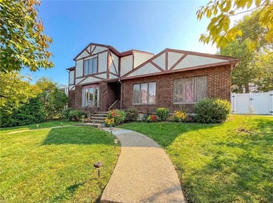 Welcome to 282 Boscombe Avenue - A South Shore Gem! Nestled on a - photo 4