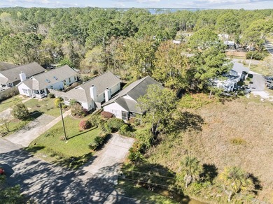 This 3 bedroom, 2 bathroom cottage offers a compelling - photo 1