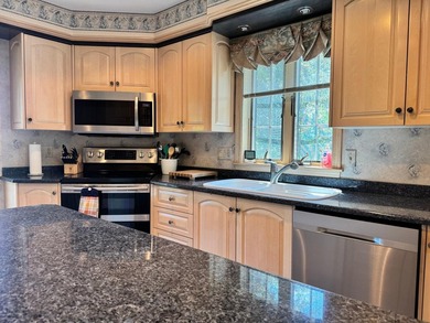 Year Round Life at the Lake! This superbly constructed ranch - photo 21