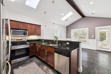 This 3 bedroom, 2 bathroom cottage offers a compelling - photo 10
