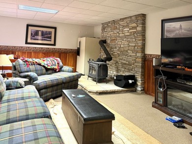 Year Round Life at the Lake! This superbly constructed ranch - photo 42