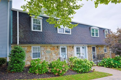 (private lake, pond, coastal) Home For Sale in Oyster Bay New York