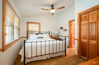 Upgraded and Updated cabin on 2 lots less than a 1/4 mile away - photo 33
