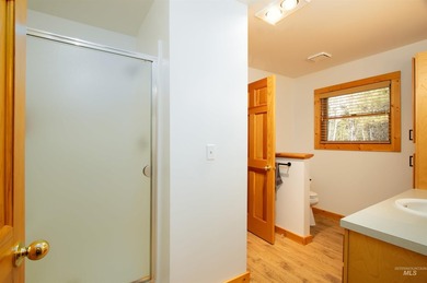Upgraded and Updated cabin on 2 lots less than a 1/4 mile away - photo 36
