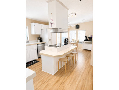 Welcome to Lake Griffin Isles, a sought-after waterfront 55+ - photo 3