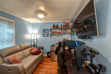Welcome home to this cute and cozy house! Nestled just 2 blocks - photo 12