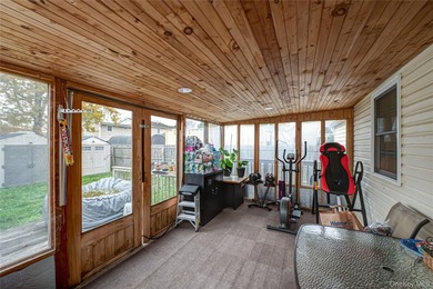 Welcome home to this cute and cozy house! Nestled just 2 blocks - photo 16