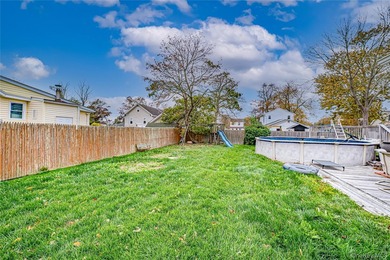 Welcome home to this cute and cozy house! Nestled just 2 blocks - photo 19