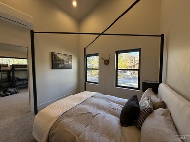 Modern Custom Newly Constructed Lakefront home the *Black Dawn* - photo 36