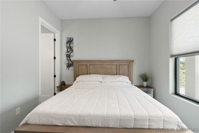 Experience lake lifestyle from the top floor of furnished 3 - photo 13