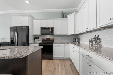 Experience lake lifestyle from the top floor of furnished 3 - photo 19