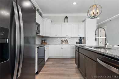 Experience lake lifestyle from the top floor of furnished 3 - photo 20