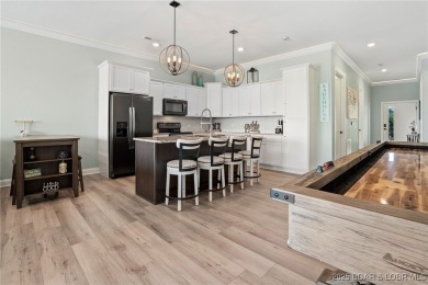 Experience lake lifestyle from the top floor of furnished 3 - photo 23