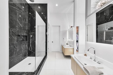 Luxury, comfort and lifestyle all come together on this one! - photo 26