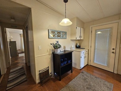 2-bedroom 2-bath home is located on a corner lot. Hardwood - photo 6