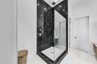 Luxury, comfort and lifestyle all come together on this one! - photo 27