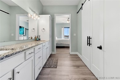 Experience lake lifestyle from the top floor of furnished 3 - photo 30