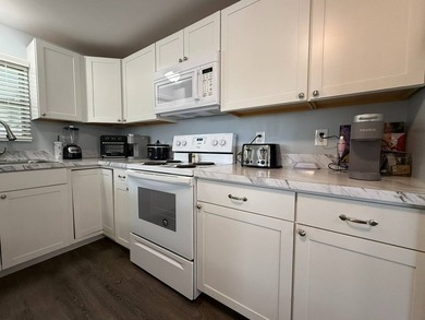 Welcome to 20 Quince Avenue in the highly desirable gated 55+ - photo 5