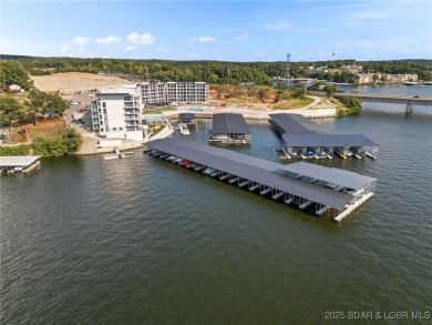 Experience lake lifestyle from the top floor of furnished 3 - photo 46