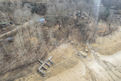 Waterfront home with a dock in Fentress Hideout! - photo 21