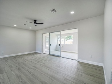 Better than new construction! Massive 1,900+ sq ft 3BD/2BA block - photo 5