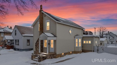 Lake Michigan - Delta County Home For Sale in Escanaba Michigan