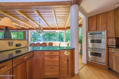 A house that stops people mid-sentence! At the Lenox/Stockbridge - photo 17