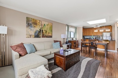 3220 Fairfield is a boutique condo built in 1989, located in - photo 2