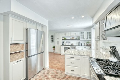 STYLE. SPACE. SERIOUS ENTERTAINING... inside & out! This isn't a - photo 9