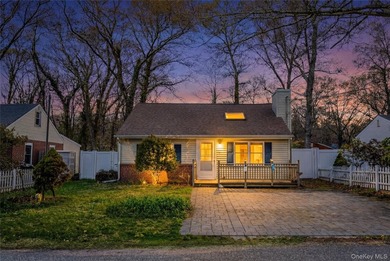Great opportunity in the heart of Ridge! Perfect for first-time - photo 1