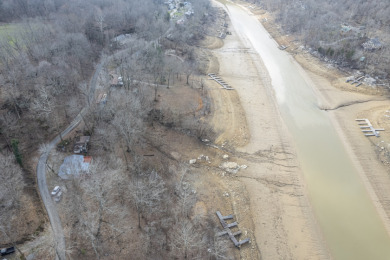 Waterfront home with a dock in Fentress Hideout! - photo 22