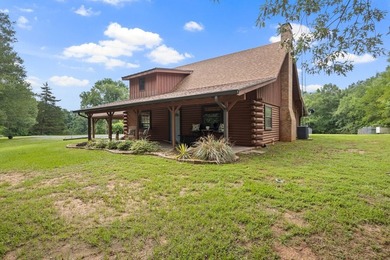 Well-appointed and full of rustic elegance, this beautiful log - photo 1