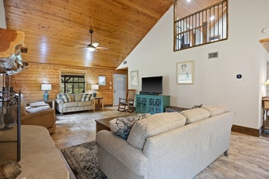 Well-appointed and full of rustic elegance, this beautiful log - photo 5
