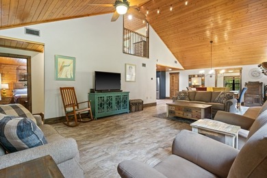 Well-appointed and full of rustic elegance, this beautiful log - photo 6
