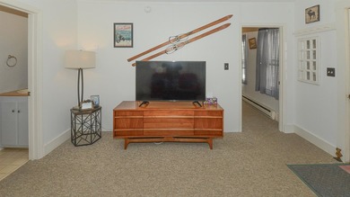 Very well maintained, 1 bedroom 1 bath condominium with covered - photo 12