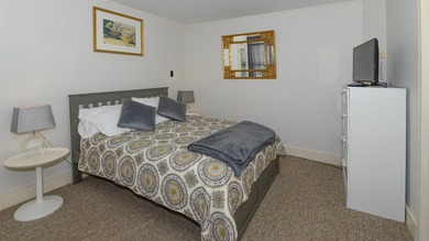 Very well maintained, 1 bedroom 1 bath condominium with covered - photo 14