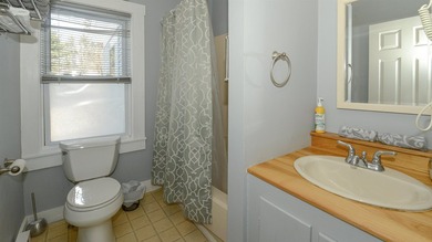 Very well maintained, 1 bedroom 1 bath condominium with covered - photo 15