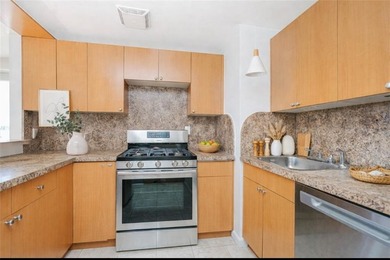 Welcome to this exceptional penthouse condo located at 2072 - photo 3