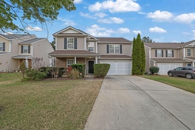 Well-maintained home with an open floor plan and extensive - photo 1