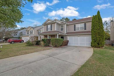 Well-maintained home with an open floor plan and extensive - photo 7