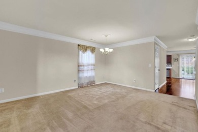 Well-maintained home with an open floor plan and extensive - photo 9