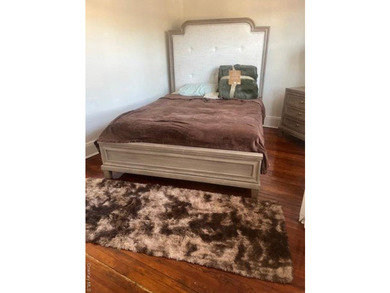 Fully renovated, Semi attached, brick. Close to shopping and - photo 11