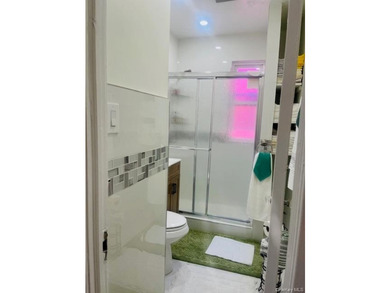 Fully renovated, Semi attached, brick. Close to shopping and - photo 14