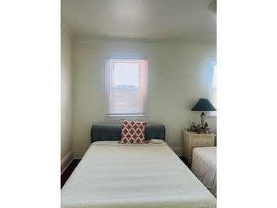 Fully renovated, Semi attached, brick. Close to shopping and - photo 15