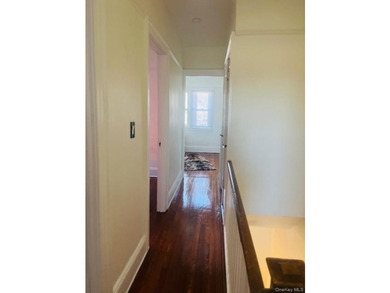 Fully renovated, Semi attached, brick. Close to shopping and - photo 16