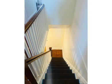 Fully renovated, Semi attached, brick. Close to shopping and - photo 17